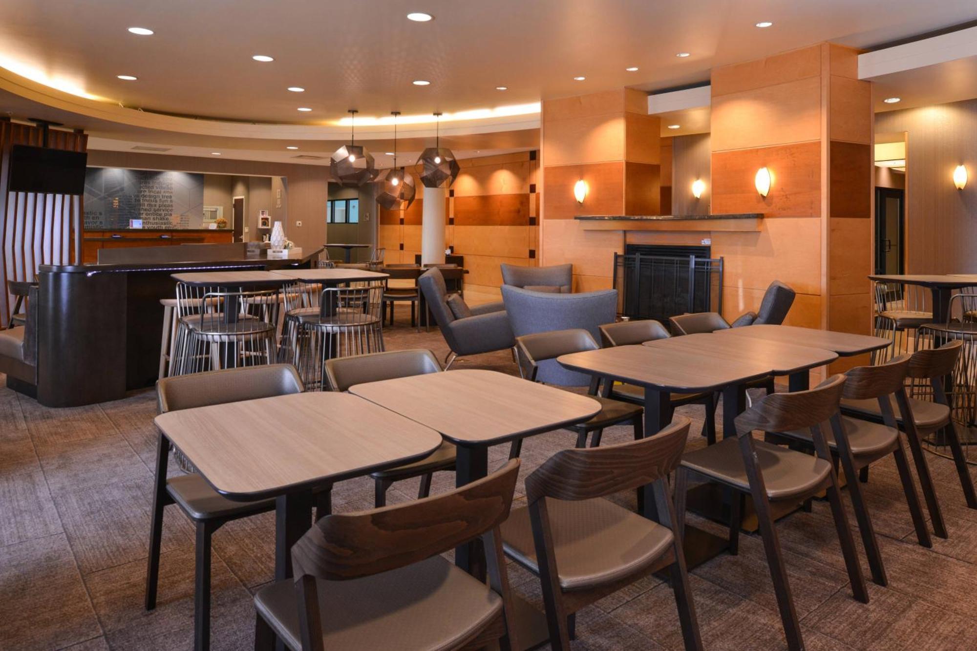 Springhill Suites Pittsburgh Mills Tarentum Екстериор снимка