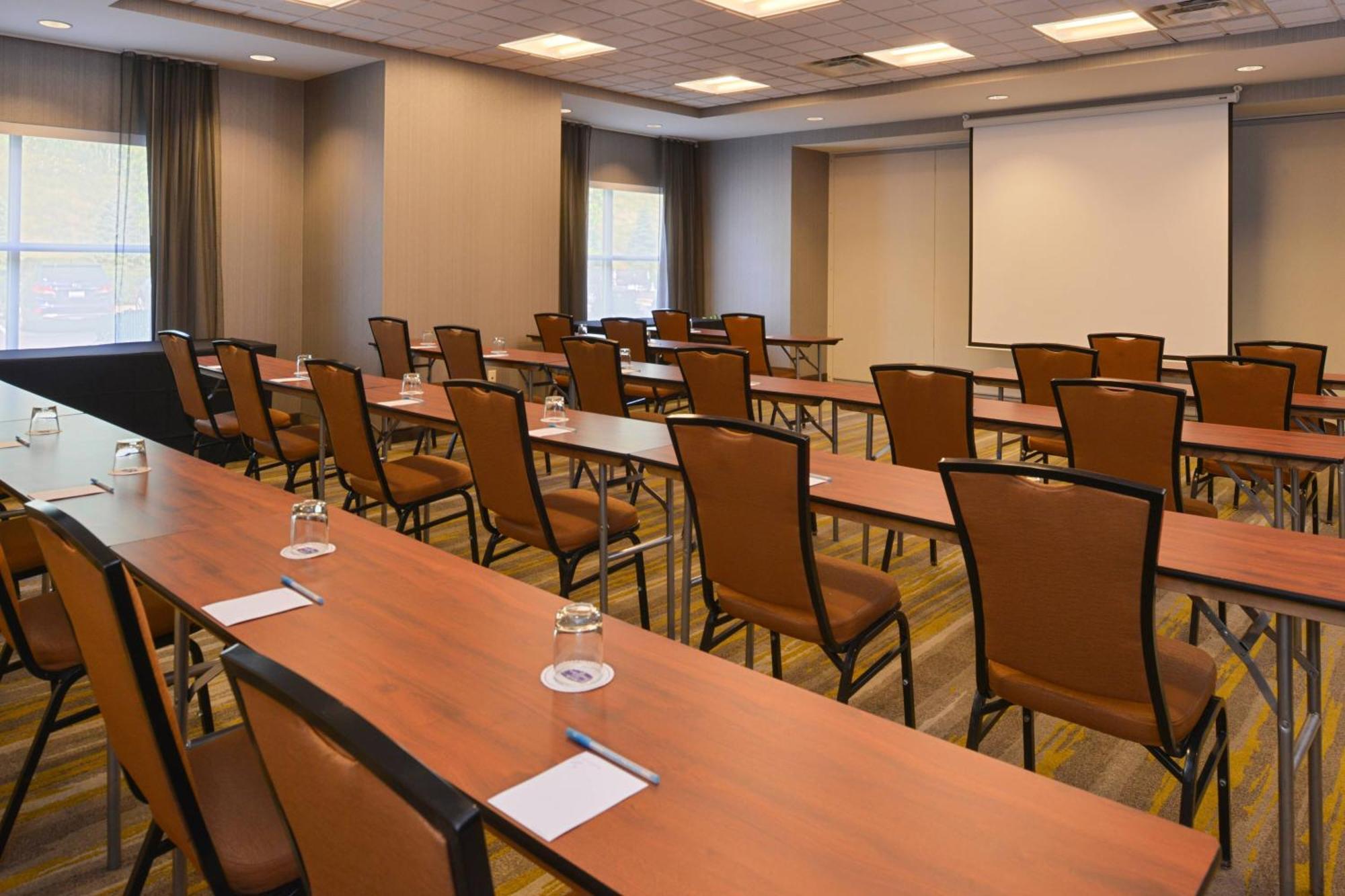 Springhill Suites Pittsburgh Mills Tarentum Екстериор снимка