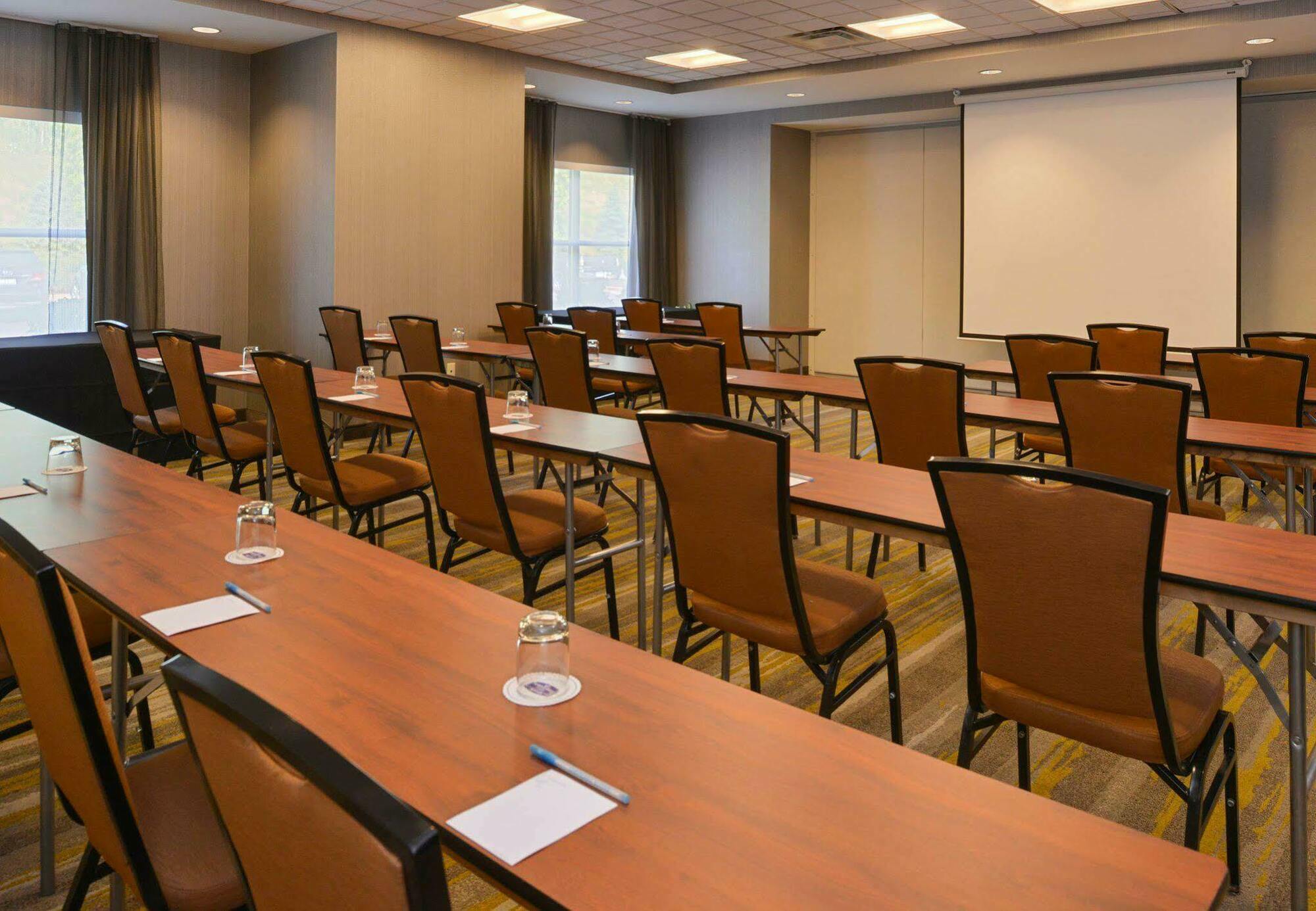 Springhill Suites Pittsburgh Mills Tarentum Екстериор снимка